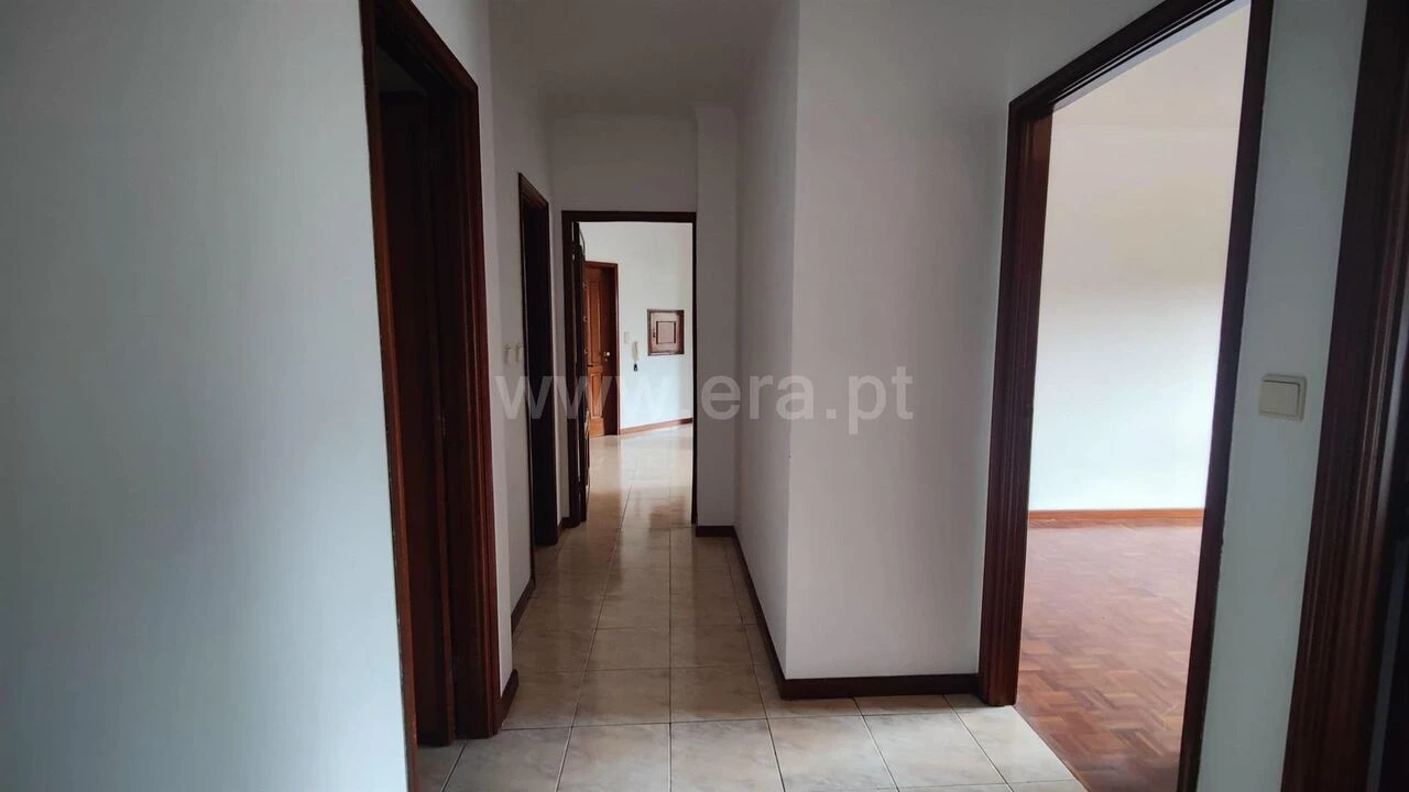 Apartamento T2 para Venda em Vilar de Andorinho Foto 16