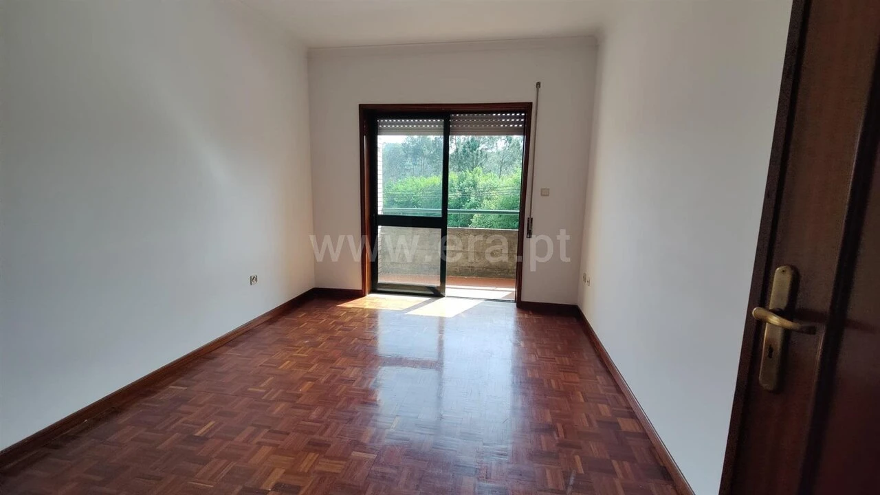 Apartamento T2 para Venda em Vilar de Andorinho Foto 13
