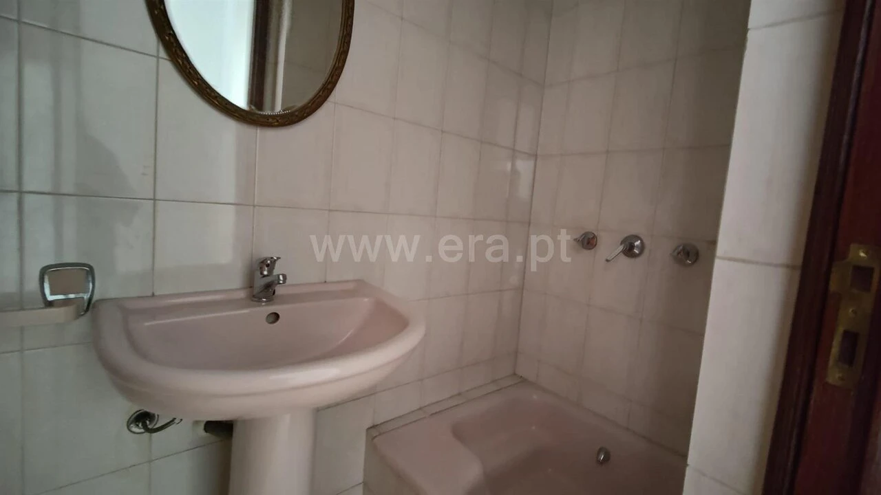 Apartamento T2 para Venda em Vilar de Andorinho Foto 14