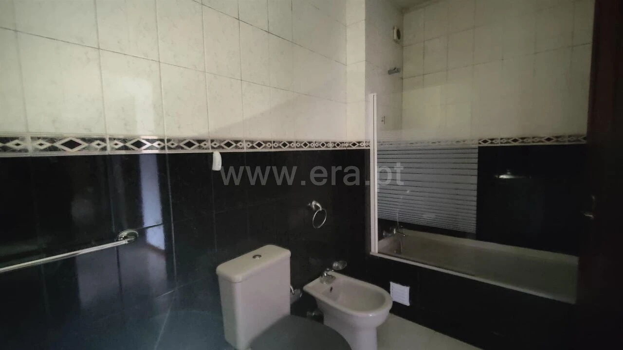 Apartamento T2 para Venda em Vilar de Andorinho Foto 15