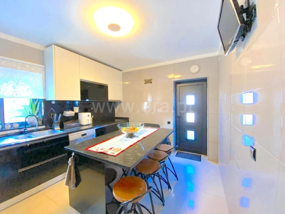 Moradia T3 para Venda em Oliveira do Douro Foto 6