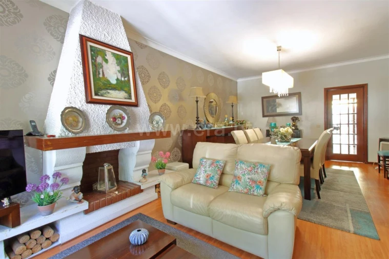 Moradia T4 para Venda em Oliveira do Douro Foto 1