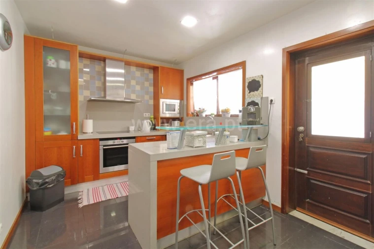 Moradia T4 para Venda em Oliveira do Douro Foto 4