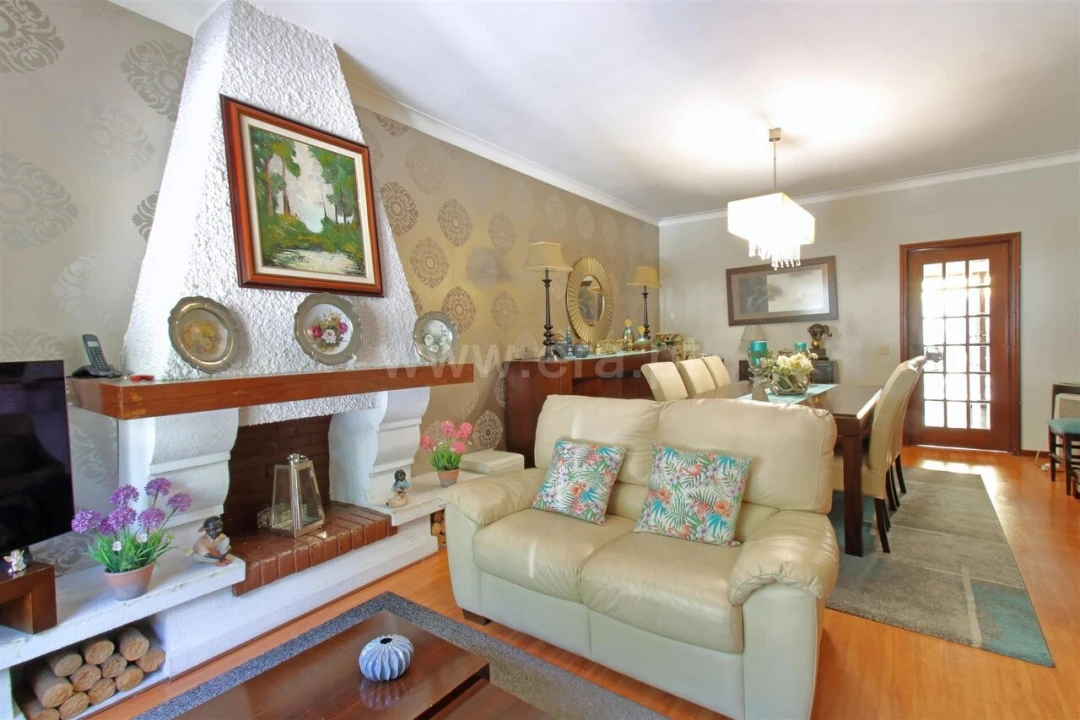 Moradia T4 para Venda em Oliveira do Douro Foto 1