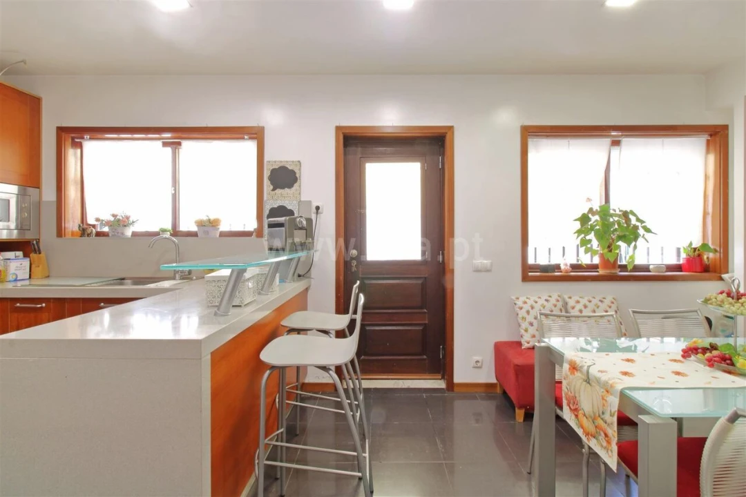 Moradia T4 para Venda em Oliveira do Douro Foto 6