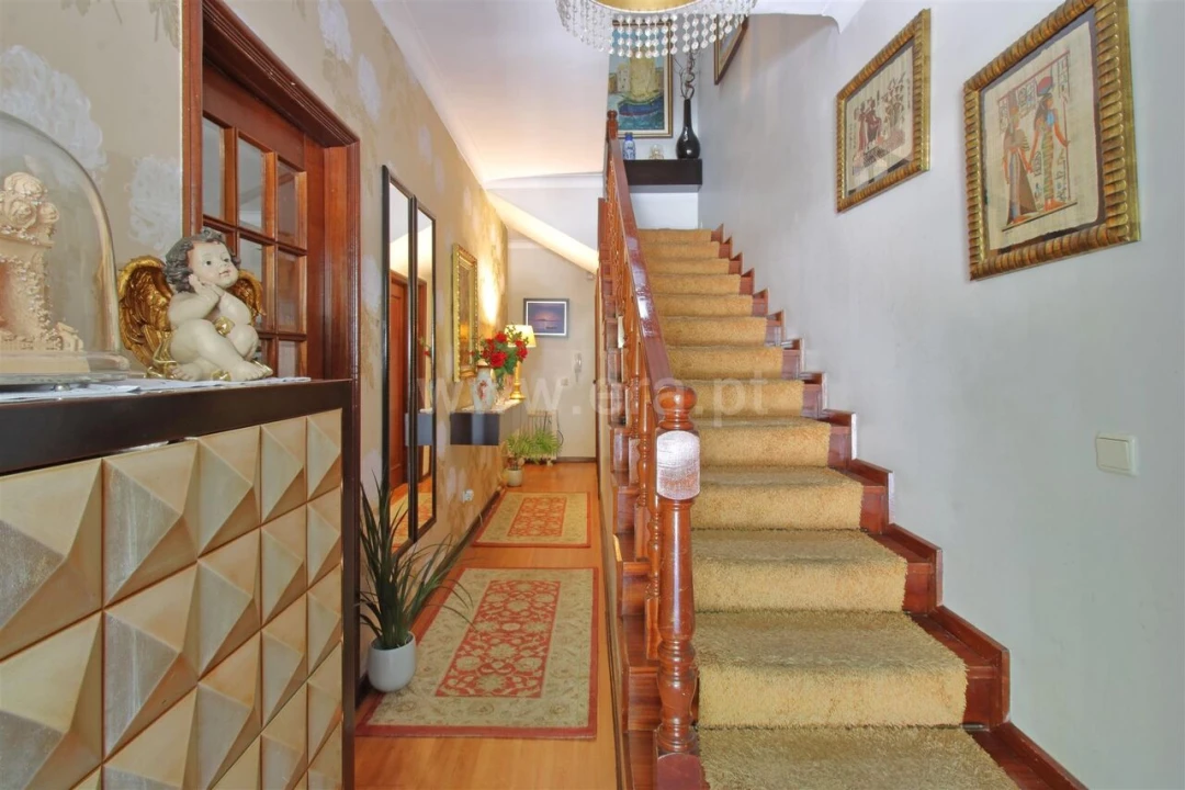 Moradia T4 para Venda em Oliveira do Douro Foto 9