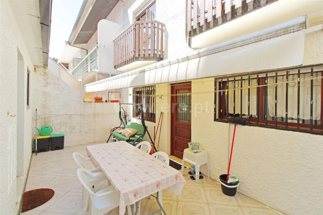 Moradia T4 para Venda em Oliveira do Douro Foto 7