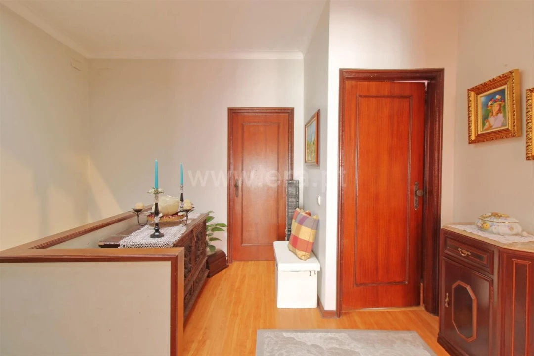 Moradia T4 para Venda em Oliveira do Douro Foto 10