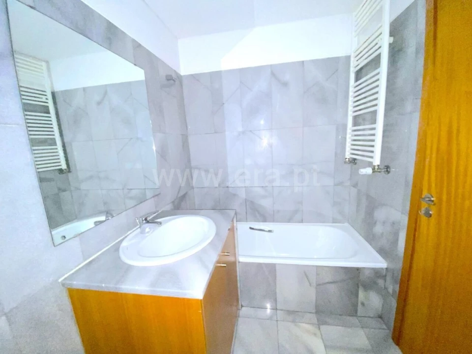 Apartamento T1 para Venda em Oliveira do Douro Foto 13