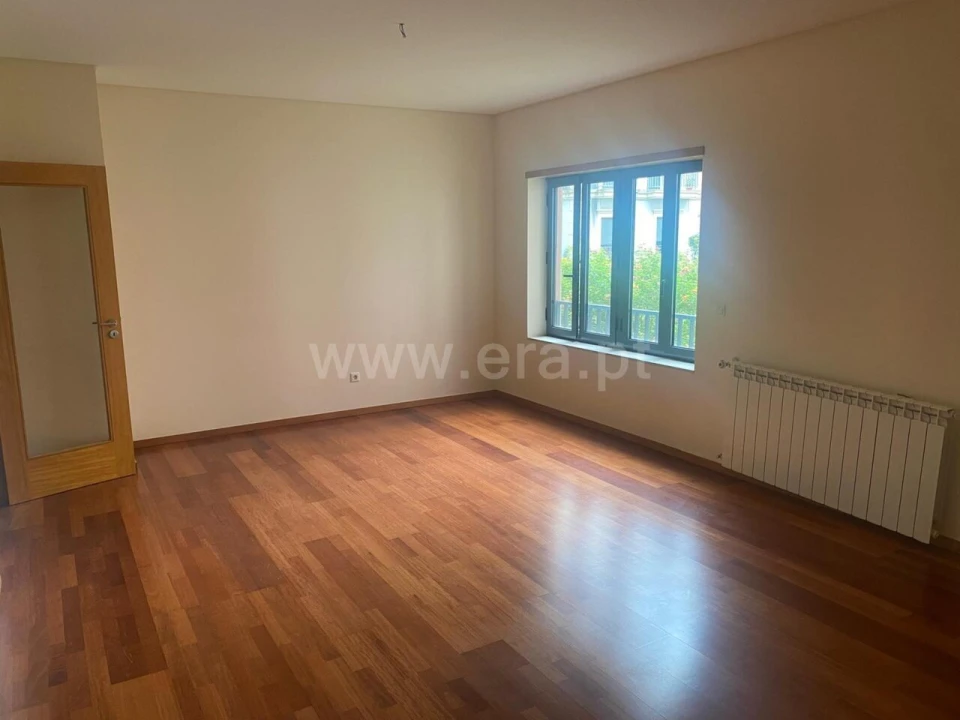 Apartamento T1 para Venda em Oliveira do Douro Foto 2