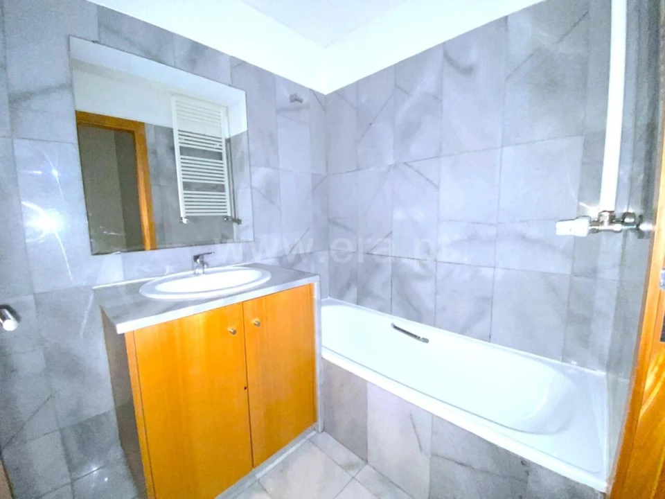 Apartamento T1 para Venda em Oliveira do Douro Foto 12