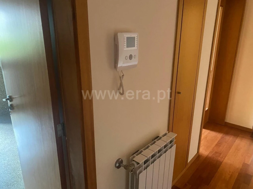 Apartamento T1 para Venda em Oliveira do Douro Foto 7