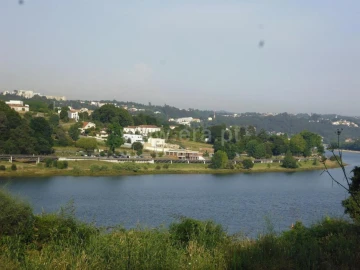 Terreno para Venda em Oliveira do Douro