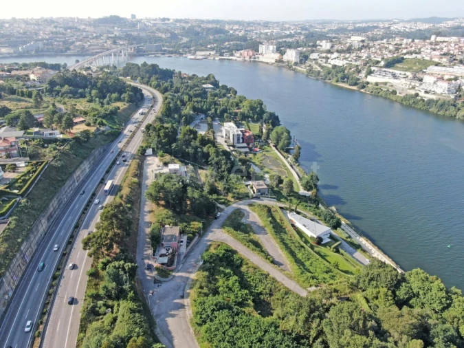 Terreno para Venda em Oliveira do Douro Foto 2