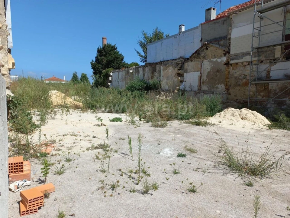 Terreno para Venda em Oliveira do Douro Foto 1