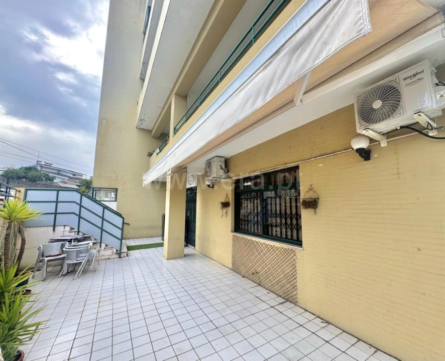 Loja para Venda em Oliveira do Douro Foto 1