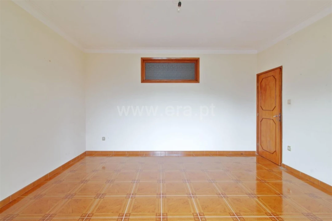 Moradia T5 para Venda em Oliveira do Douro Foto 3