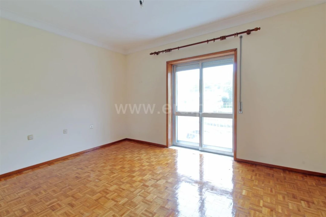 Moradia T5 para Venda em Oliveira do Douro Foto 8