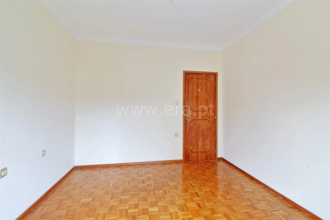 Moradia T5 para Venda em Oliveira do Douro Foto 7