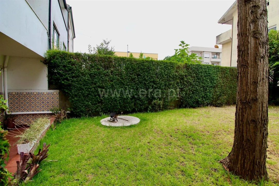 Moradia T4 para Venda em Oliveira do Douro Foto 12