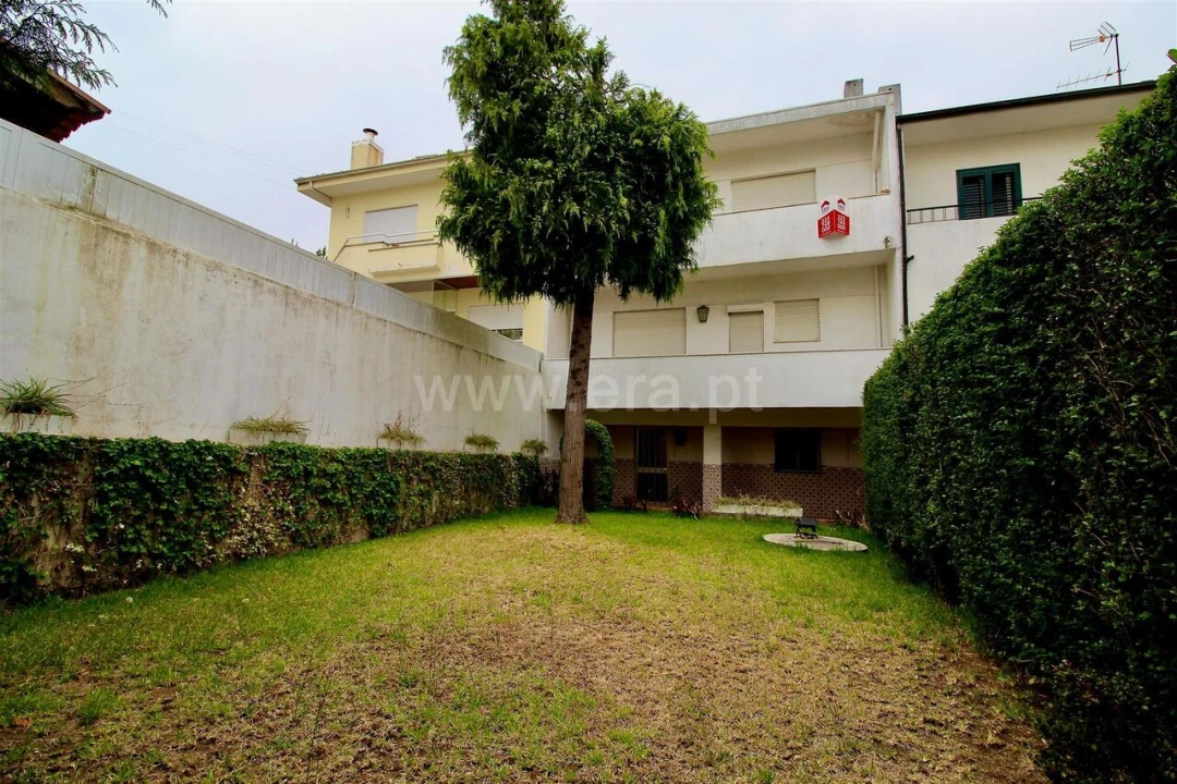 Moradia T4 para Venda em Oliveira do Douro Foto 4