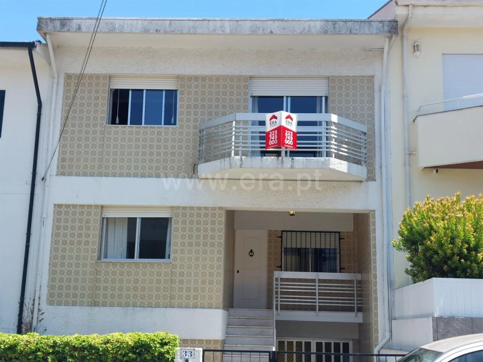 Moradia T4 para Venda em Oliveira do Douro Foto 2