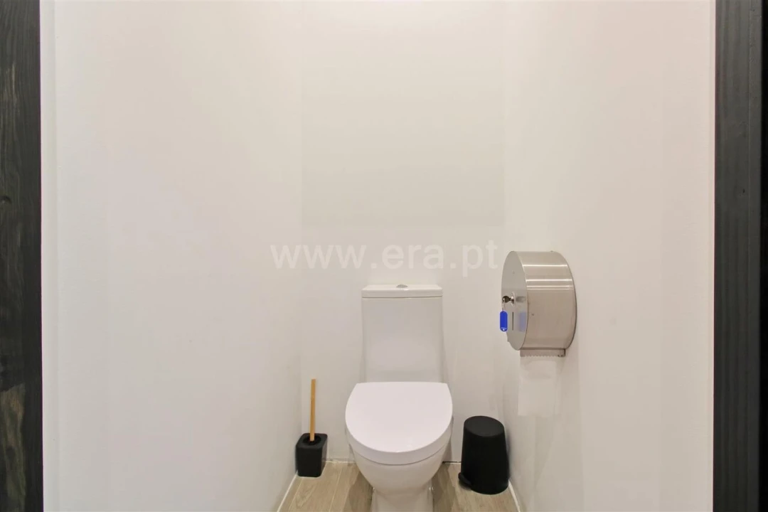 Loja para Venda em Vilar de Andorinho Foto 10