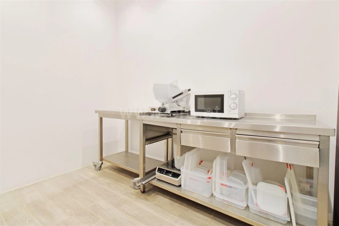 Loja para Venda em Vilar de Andorinho Foto 12