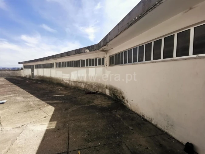 Armazém para Venda em Oliveira do Douro Foto 1
