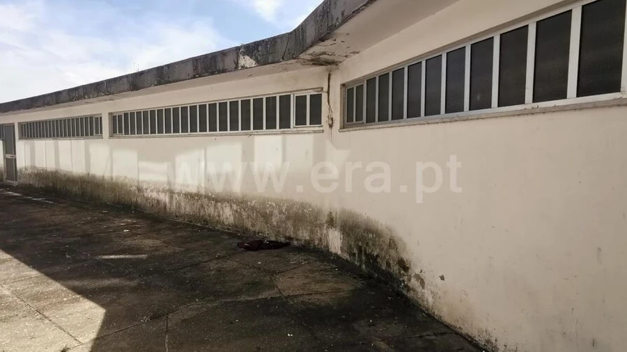 Armazém para Venda em Oliveira do Douro