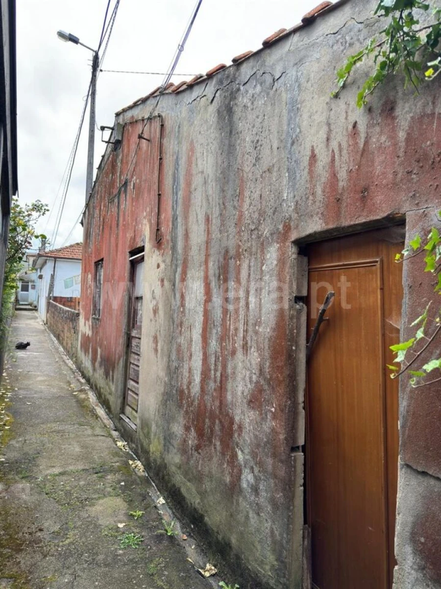 Moradia T0 para Venda em Oliveira do Douro Foto 1