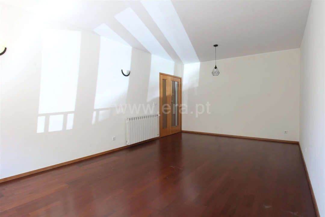 Apartamento T2 para Venda em Oliveira do Douro Foto 3