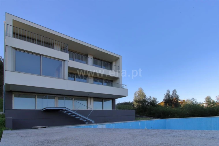 Terreno para Venda em Vilar de Andorinho Foto 1