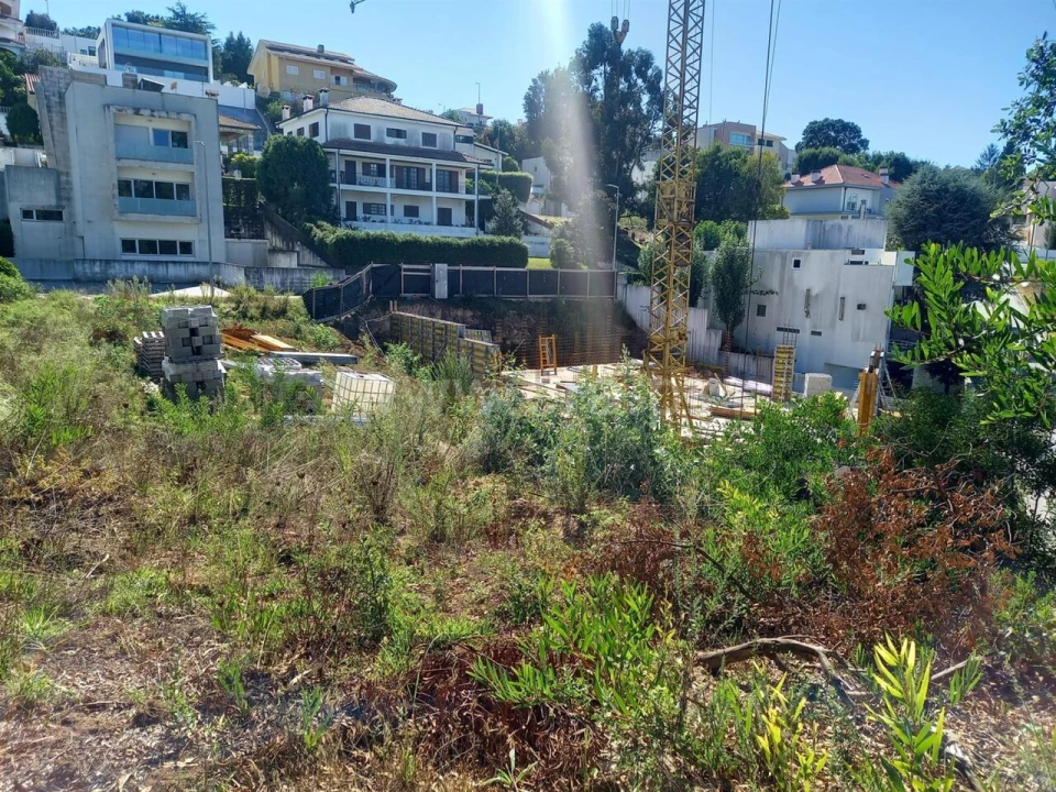 Terreno para Venda em Oliveira do Douro Foto 4