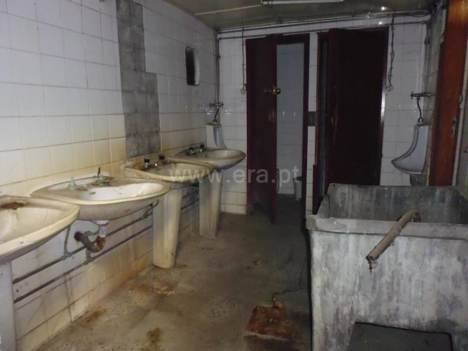 Armazém para Venda em Vilar de Andorinho Foto 4