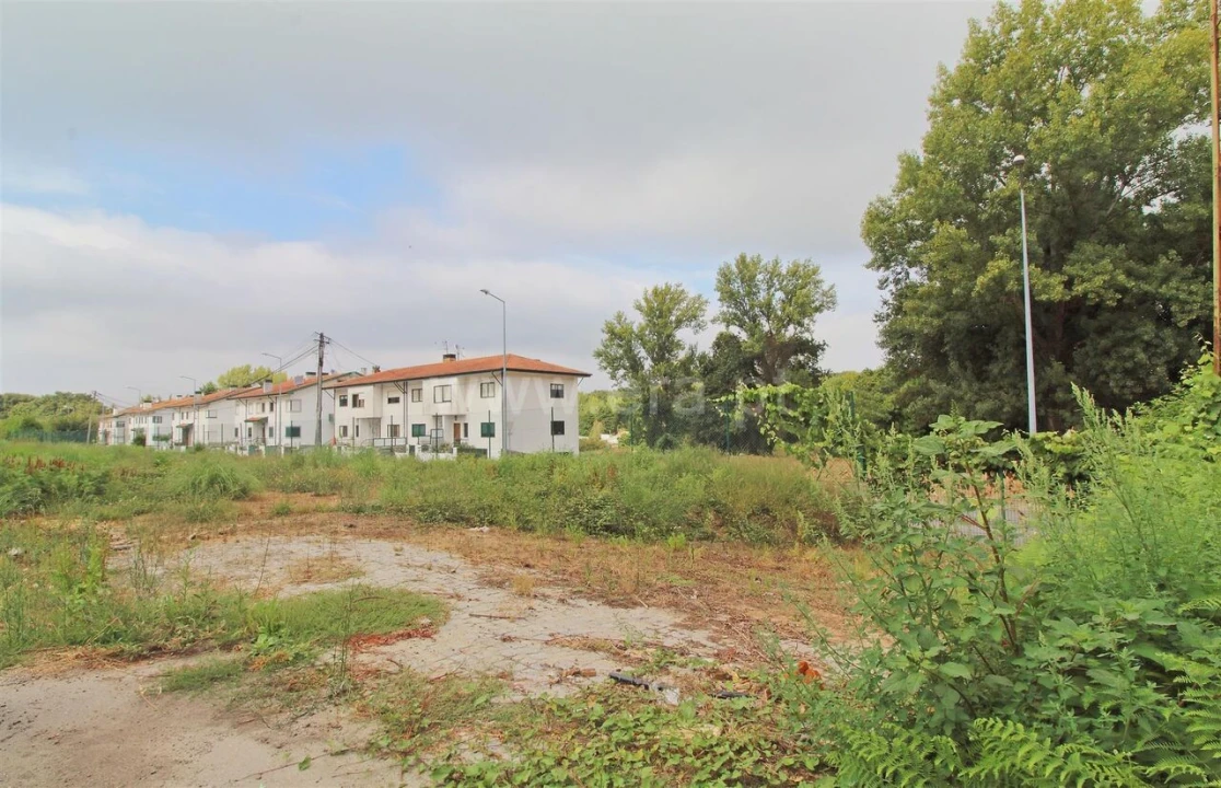 Terreno para Venda em Vilar de Andorinho Foto 2