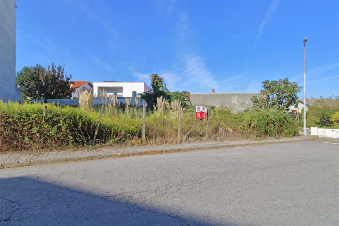 Terreno para Venda em Ermesinde Foto 2