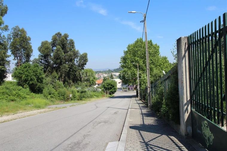 Terreno para Venda em Oliveira do Douro Foto 2