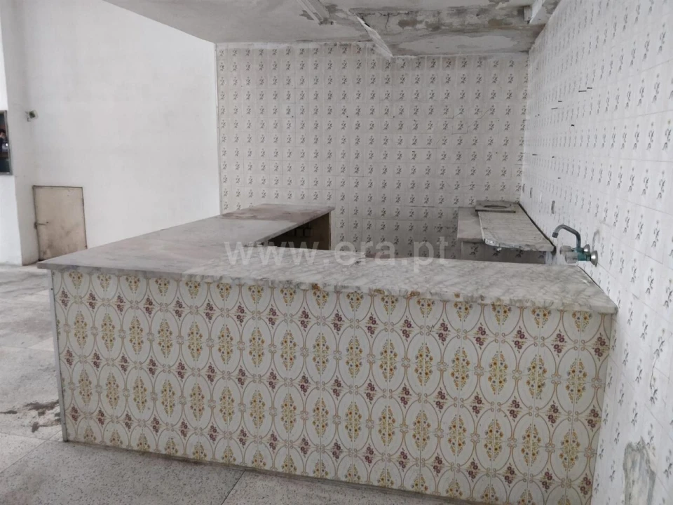 Loja para Arrendamento em Oliveira do Douro Foto 10