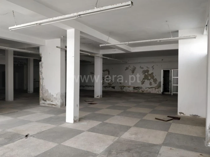 Loja para Arrendamento em Oliveira do Douro Foto 2