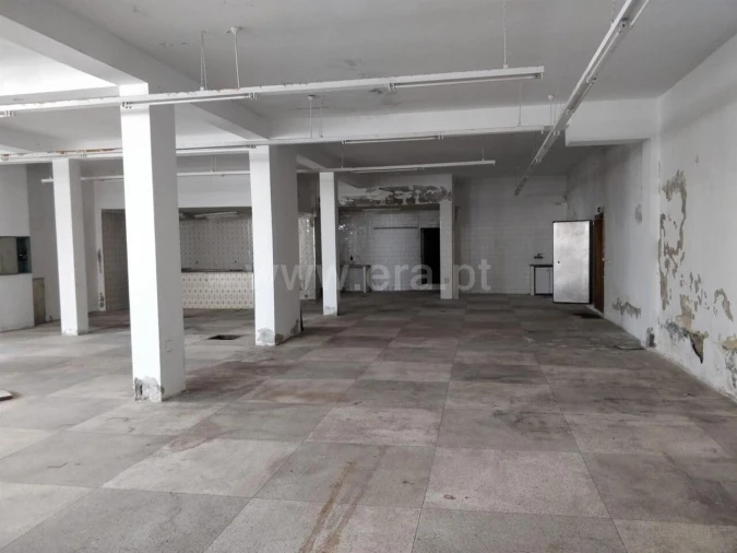 Loja para Arrendamento em Oliveira do Douro