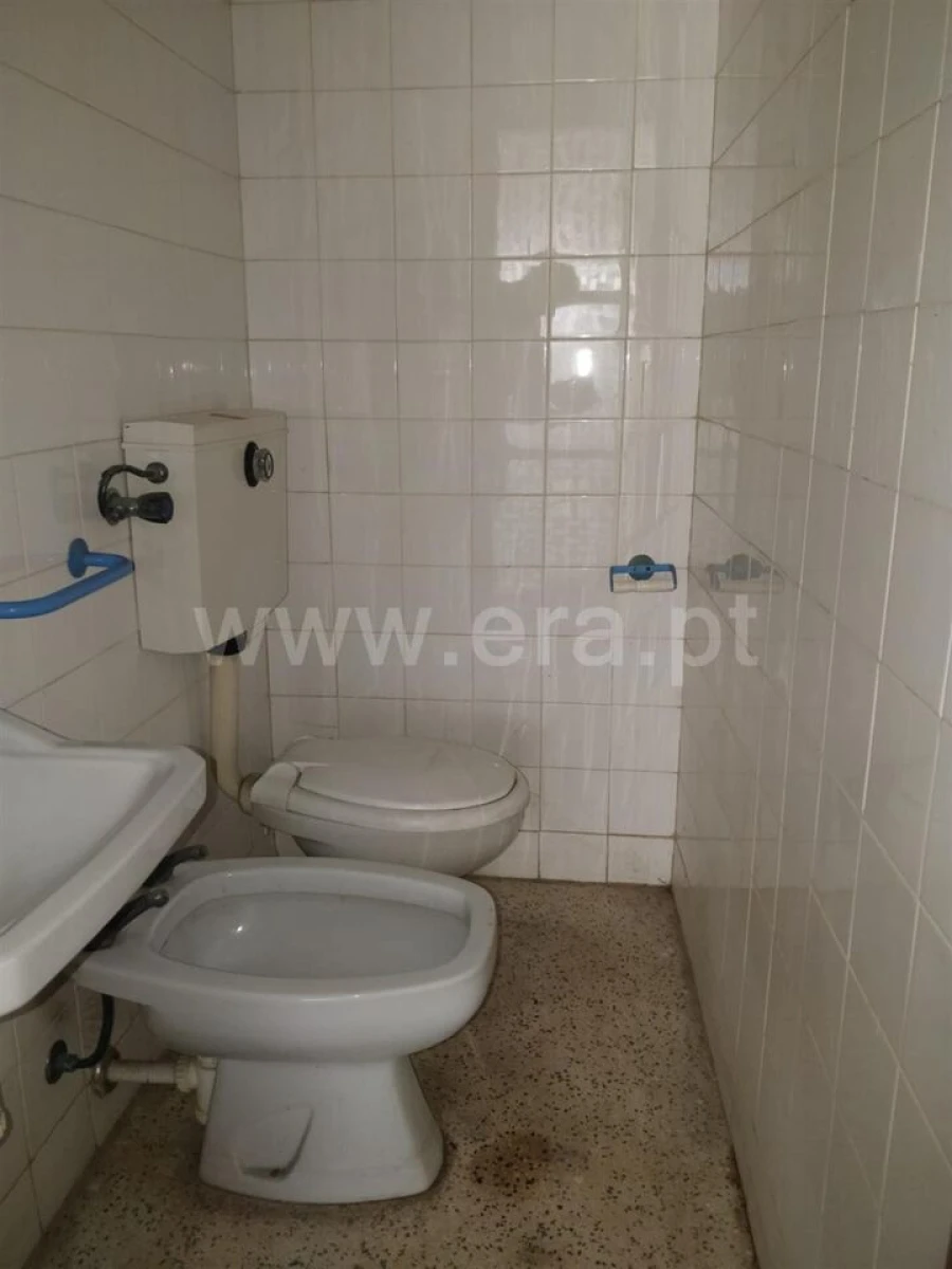 Loja para Arrendamento em Oliveira do Douro Foto 7