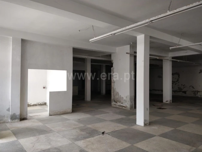 Loja para Arrendamento em Oliveira do Douro Foto 3