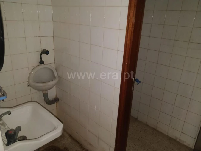 Loja para Arrendamento em Oliveira do Douro Foto 4