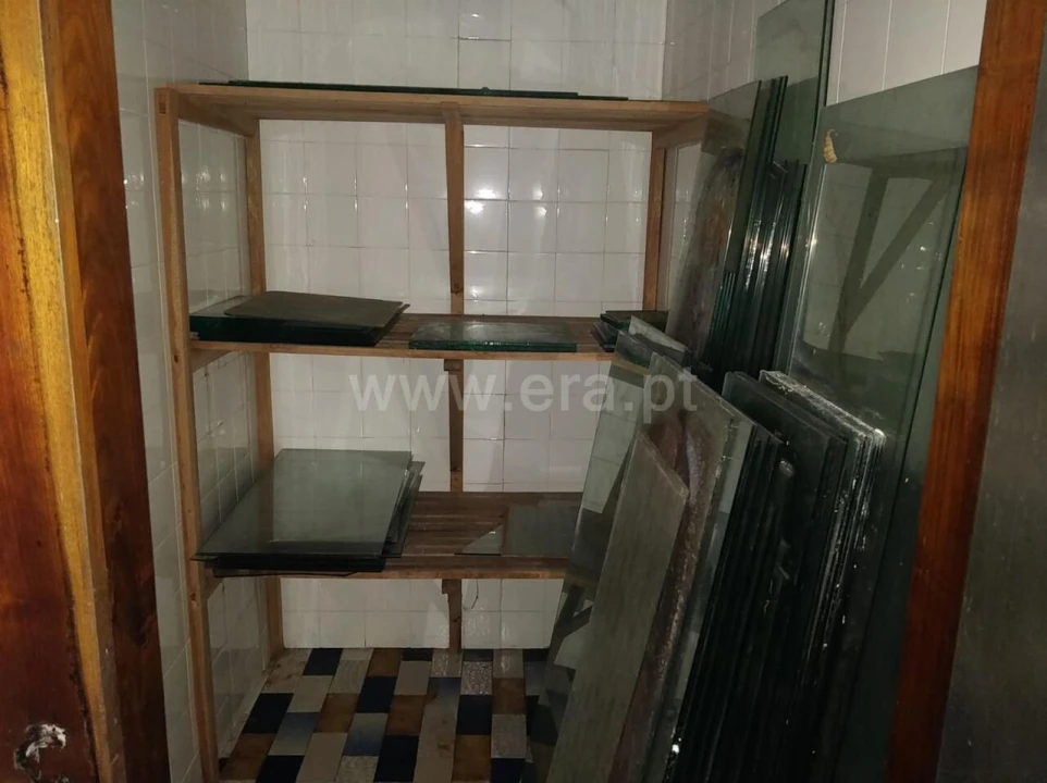 Loja para Arrendamento em Oliveira do Douro Foto 11