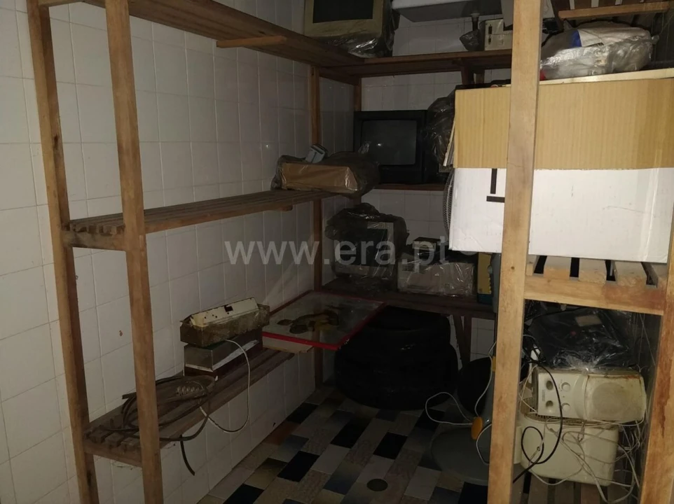 Loja para Arrendamento em Oliveira do Douro Foto 6
