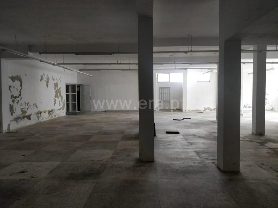 Loja para Arrendamento em Oliveira do Douro Foto 9