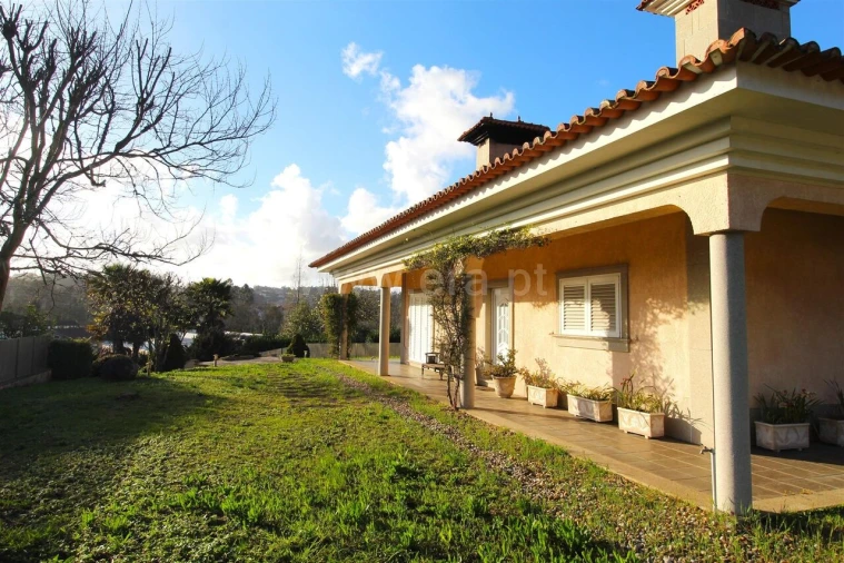 Moradia T5 para Venda em Sanguedo Foto 4