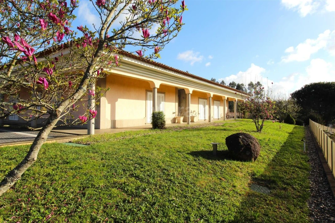 Moradia T5 para Venda em Sanguedo Foto 1