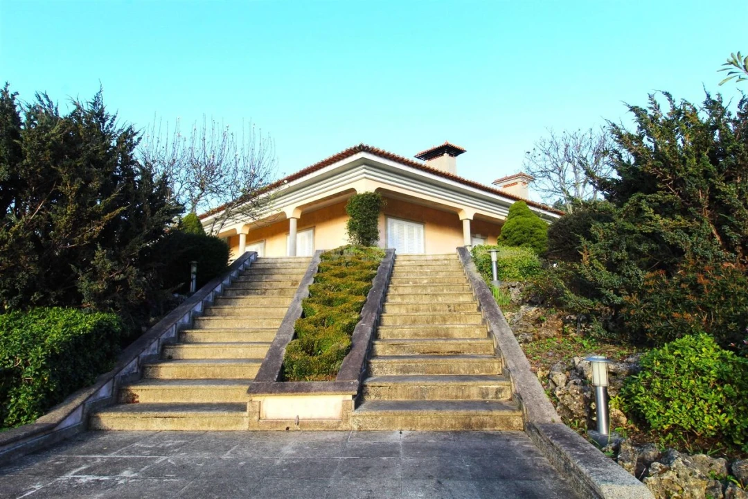 Moradia T5 para Venda em Sanguedo Foto 2